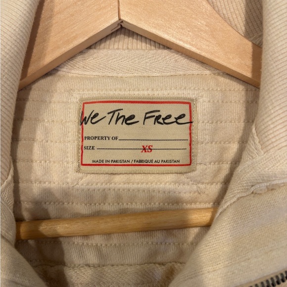We the Free women’s cream colored sleeveless jacket - Picture 5 of 6